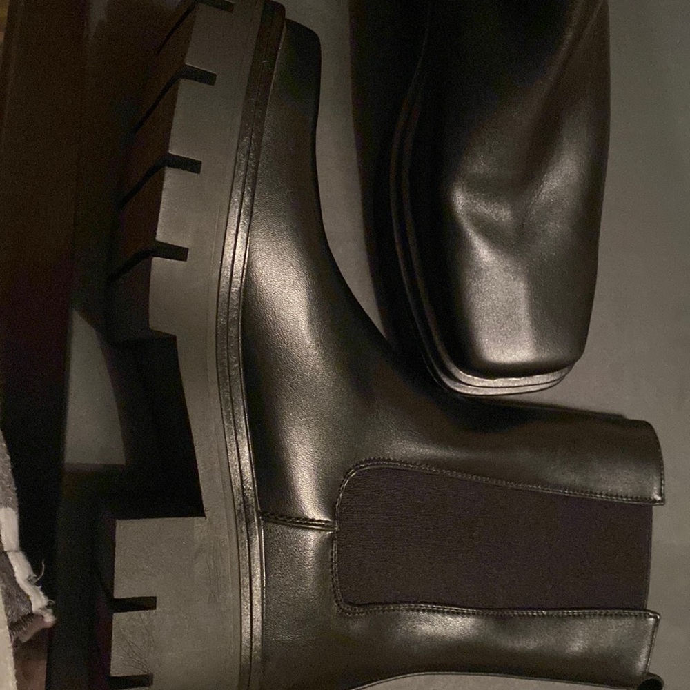 Never worn before: Black boots from Amazon fashion